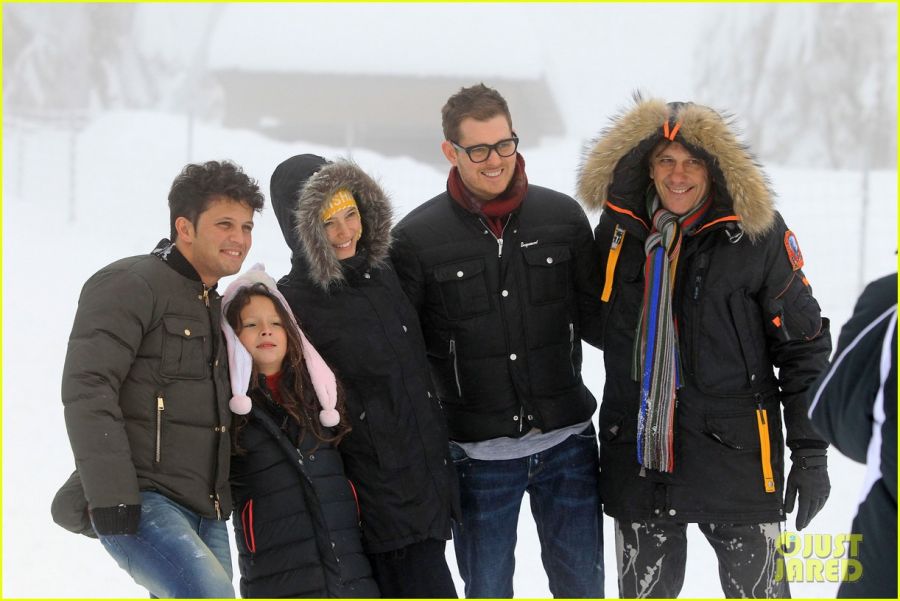 michael-buble-luisana-lopilato-snowy-sweethearts-04.jpg