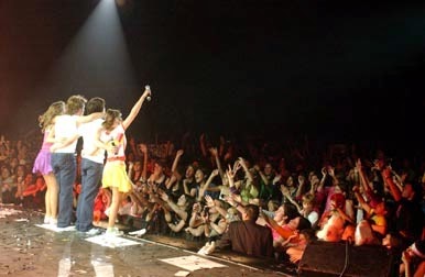 Erreway-Live-Buenos-Aires-rebelde-way-120203_386_252.jpg