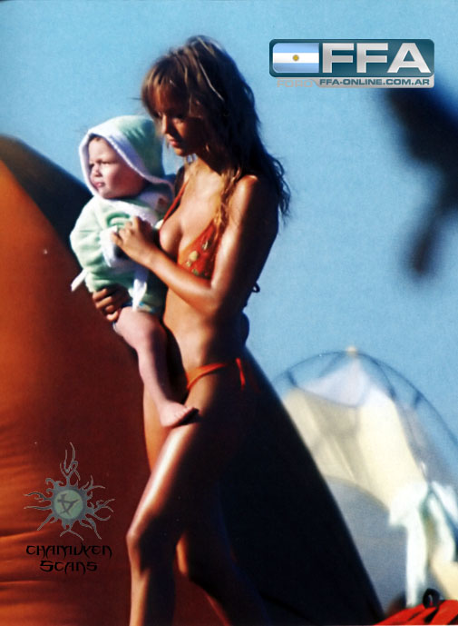 luisana_dot_net-candids-january-toninas11.jpg