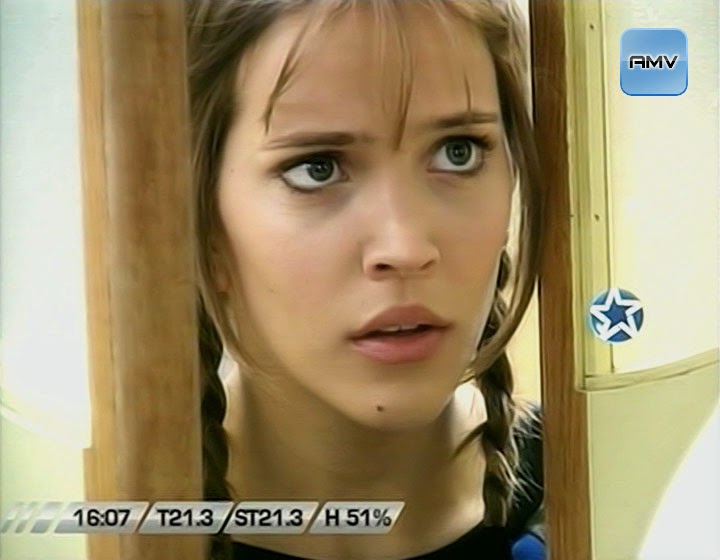 121919595_tduid1046_AustinMiushiVids_Luisana_Lopilato_LosSecretosDePapa_04_2004_19_123_431lo.jpg