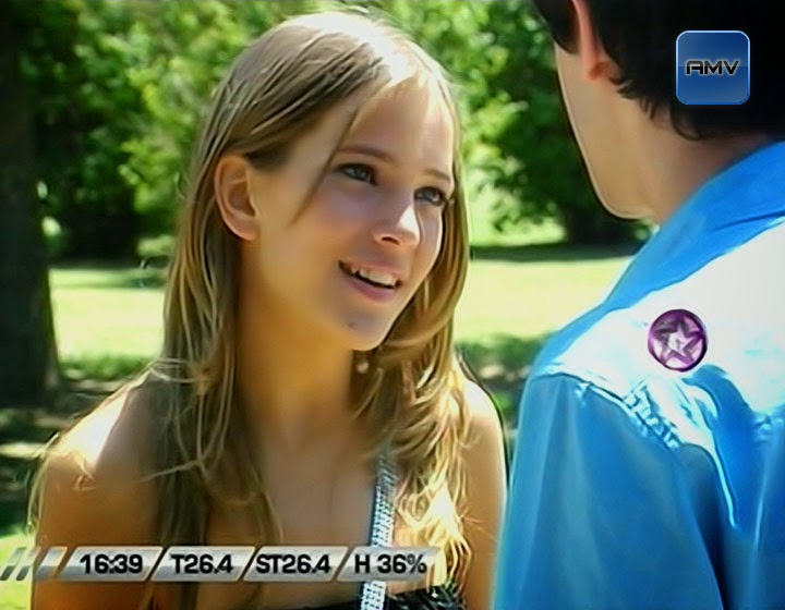 122871861_tduid1046_AustinMiushiVids_Luisana_Lopilato_LosSecretosDePapa_05_2004_4_123_552lo.jpg