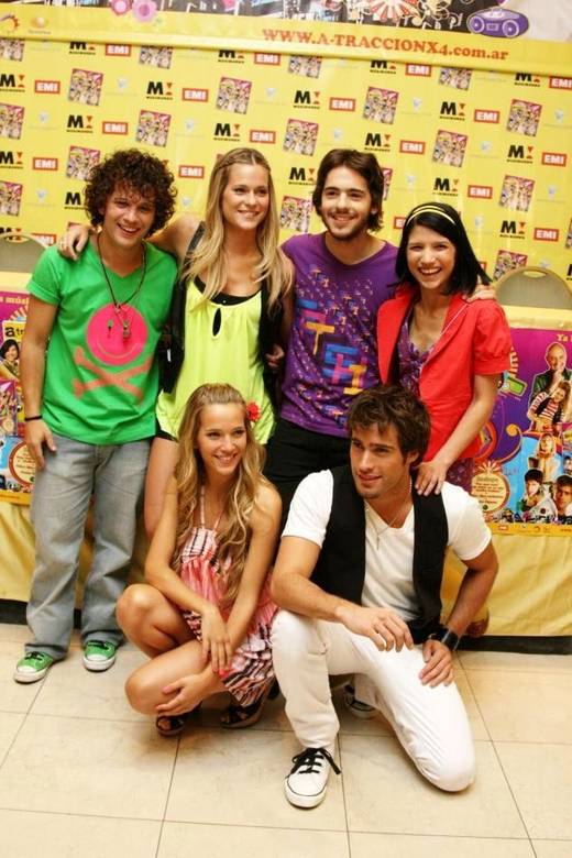 luisana_dot_NET-2008nov3-atraccionx4-autographssign-0012.jpg
