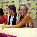 luisana_dot_NET-2008nov3-atraccionx4-autographssign-0001.jpg