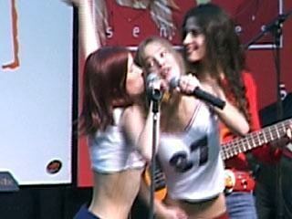 luisana-dot-net-kidsdayconcert02.jpg