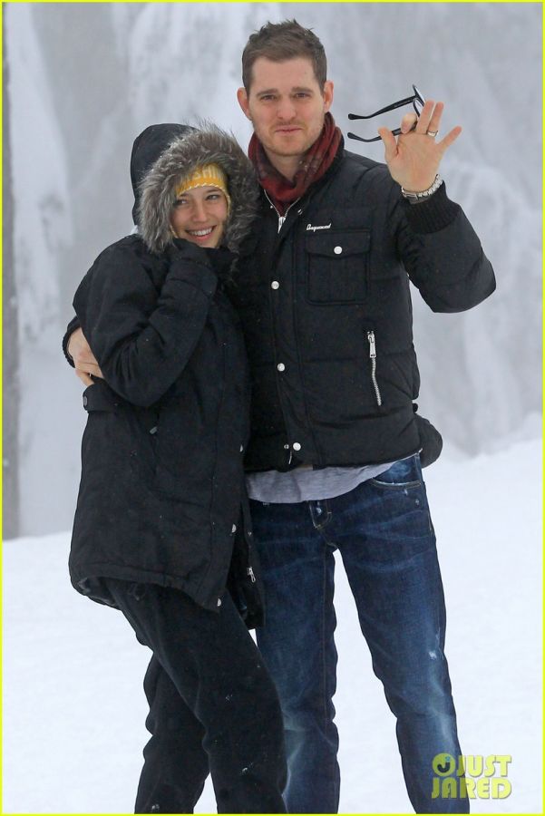 michael-buble-luisana-lopilato-snowy-sweethearts-06.jpg