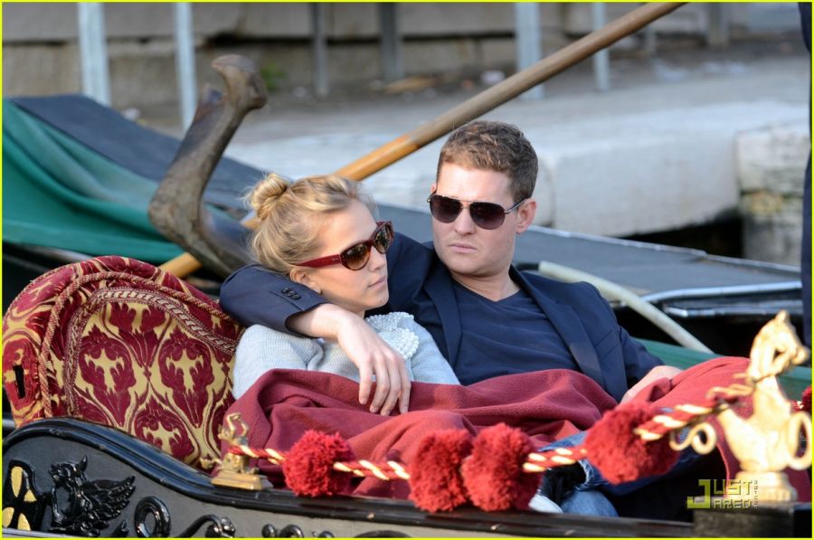 michael-buble-luisana-lopilato-gondola-03.jpg