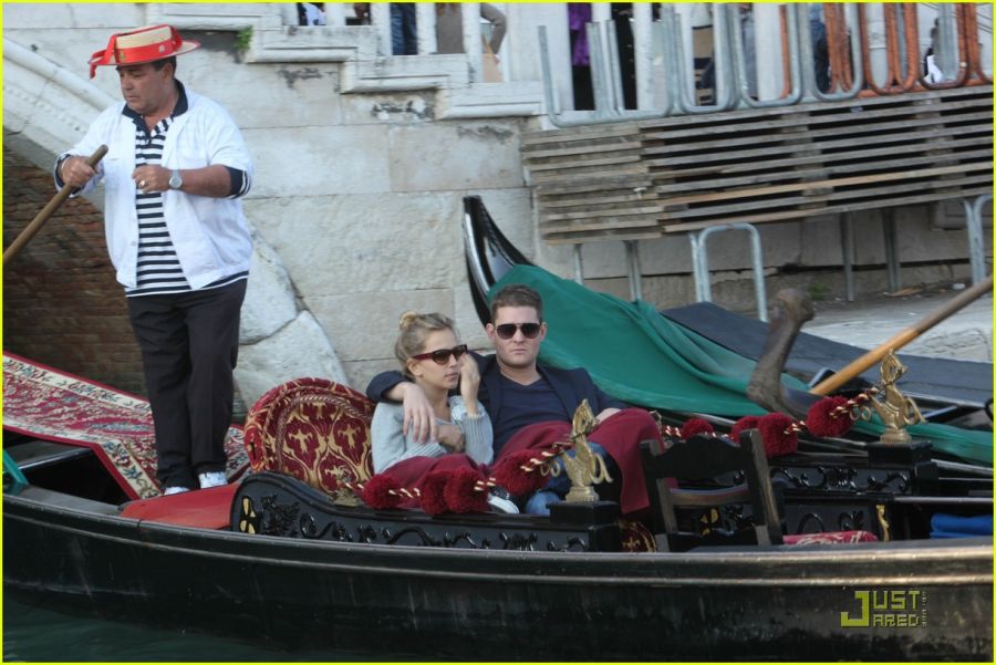 michael-buble-luisana-lopilato-gondola-07.jpg