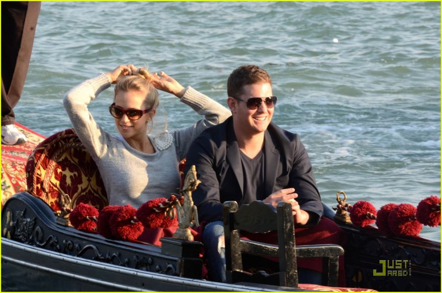 michael-buble-luisana-lopilato-gondola-10.jpg