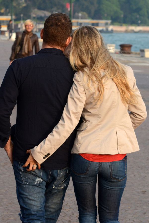 michael-buble-luisana-lopilato-honeymoon-venice-04252011-07.jpg