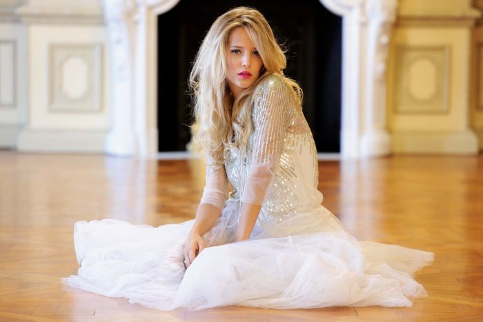 Luisana-Lopilato-Unknown-Photoshoot-2007-8.jpg
