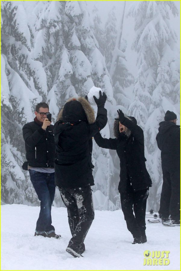 michael-buble-luisana-lopilato-snowy-sweethearts-29.jpg