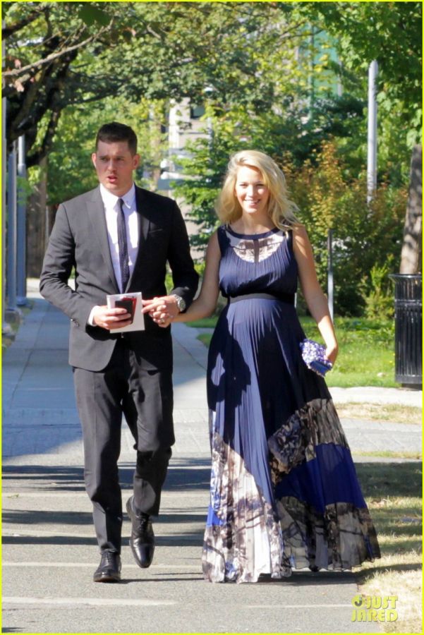 michael-buble-lusiana-lopilato-vancouver-wedding-couple-03.jpg