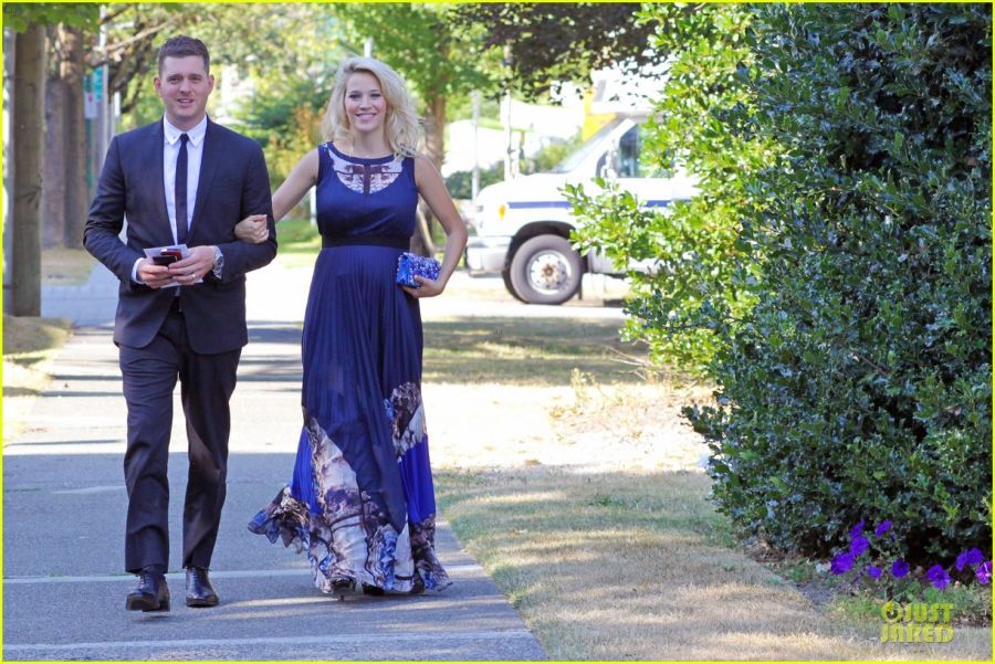michael-buble-lusiana-lopilato-vancouver-wedding-couple-06.jpg