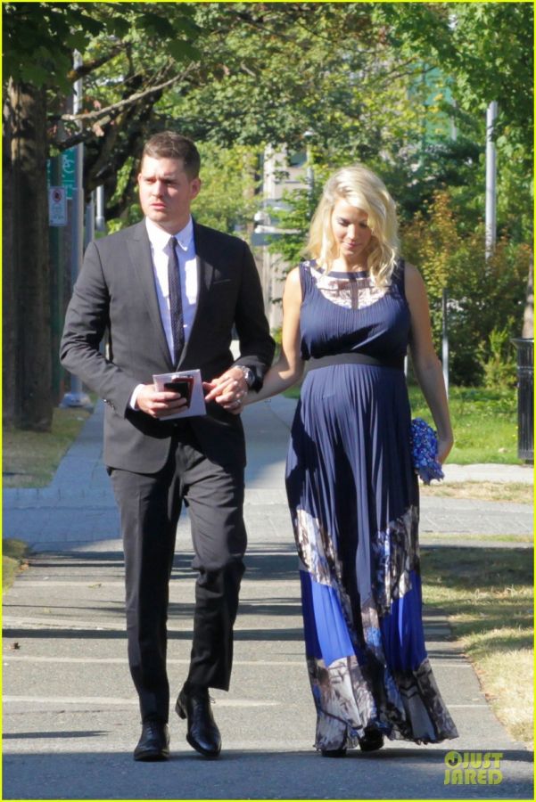 michael-buble-lusiana-lopilato-vancouver-wedding-couple-10.jpg