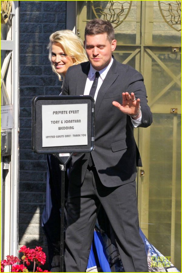 michael-buble-lusiana-lopilato-vancouver-wedding-couple-12.jpg